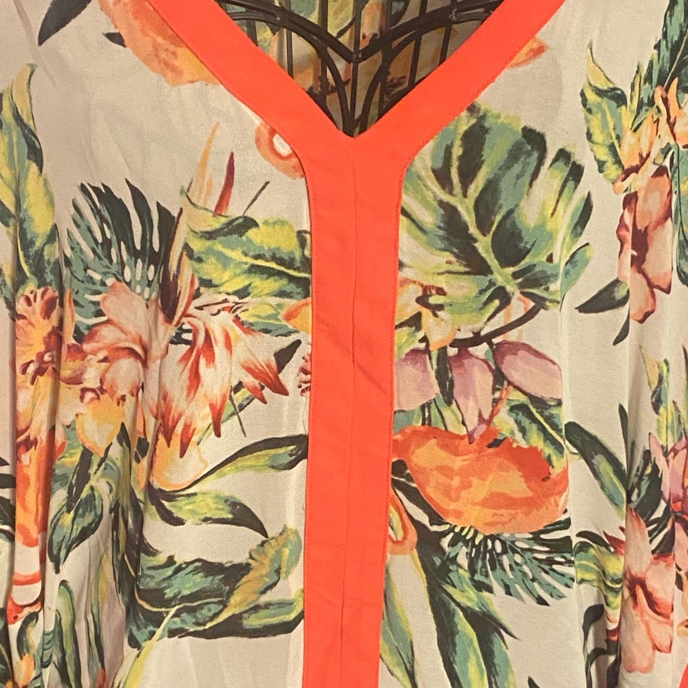 Over size blouse. - Picture 3 of 4